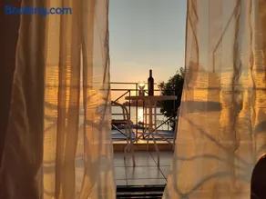 Island Apartments - Image 1
