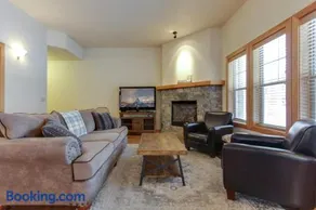 Lakeside Haven - Image 5