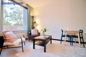 Amazing & cosy studio perfect location 'Stephanie-Louise area' - Image 1