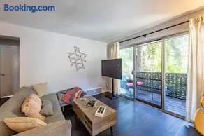 Tree-Lined Serenity Condo in Forest Park, Near Train & Madison St - Image 1