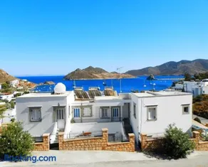 Captain Manos Studio Apartments - Image 1