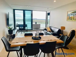 14th Floor Lake Views 2BR 2BA Pool Gym Free Parking - Image 3