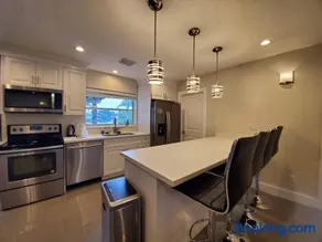Lakefront Vacation Home - Sleeps 8 - Image 1