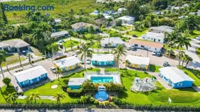 Poolfront Cottage Near Beach with Full Kitchen! - Image 1