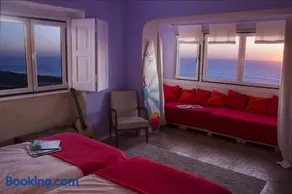 Chill in Ericeira Surf House - Image 4