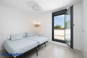 Ático en Llanes con gran terraza, piscina y pista de paddel - Image 3