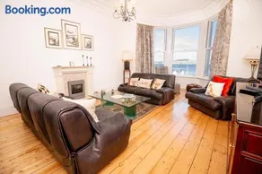 Riverview Upper Apartment - Image 4