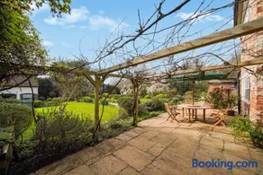 16th Century Manor House 6BR Private Grounds - Image 2