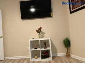 Stylishly designed basement. - Image 4
