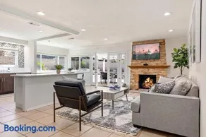 GOODE HOMES Cozy 4 Bedroom Home with Jacuzzi - Image 1