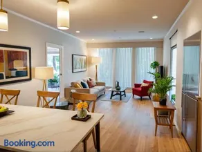 Modern Venice Beach Stay - Walk to Marina & Boardwalk - Image 2