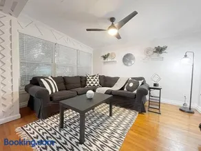 3BR Orlando Stay Save 16 Pet-Friendly Fun - Image 2