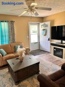 Sleeps 10 Travelers Haven - Image 1