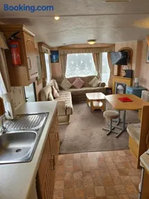 Homely 2 Bedrommed Mobile Home E1 - Image 5