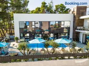Olive Tree mansion - Image 2