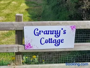Granny's cottage, a lovely lakeside cottage - Image 2