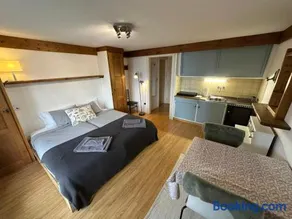 Avouitzons Medran Apartments - Ski-in Ski-out 30 meters from Medran lift and 40 meters from W Hotel - Image 2