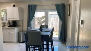 Cozy 1-Bedroom 1-Bathroom w/Parking and Fast Wifi - Image 1