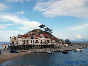 Sylvia's House - a unique waterfront location - Image 1