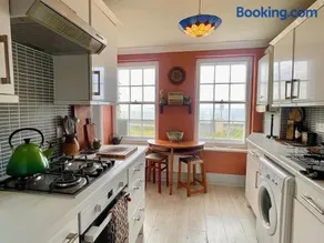 Sea views meet cosy decadence - Image 2