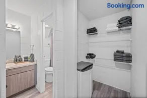 Modern Stay Comfort-Free Parking - Image 3