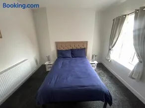 275 Queen Street-Flat 2 - Image 5
