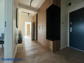 Stylish 3 bedroom apartment with balcony - Image 2