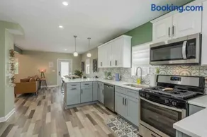Home 15 min from Starved Rock and Chicago Skydive! - Image 2