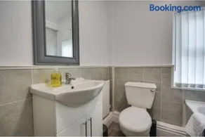 Antonio str Liverpool 6 beds - Image 2