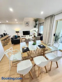 Spacious 4 BR and 2 Bathrooms City Apartment - Image 2
