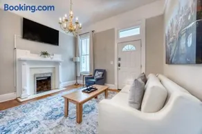 Near Parks Downtown & Riverwalk Midtown Muse Sleeps 14 - Image 1