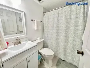 Quiet home in Metrowest - Image 5