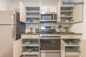 Opulence in Olive with Free Parking, 2 BR 2 baths Suite, 5 beds and Sleeps 8 - Image 4