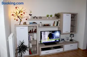 Pine Wood Apartment - Image 2