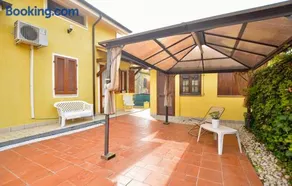 1 Bedroom Cozy Apartment In Massarosa - Image 1