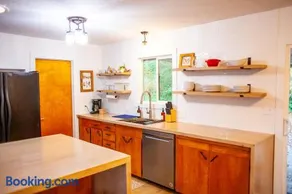 Modern Gorge Lodge - Image 5