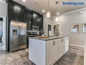 Luxury Living Without the Commitment - Image 2