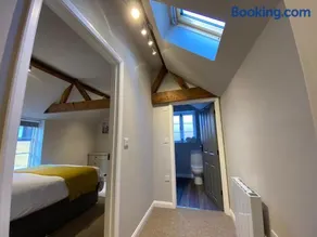 Coach House @ The Booth - Image 4