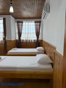 Sibora Guest House - Image 4