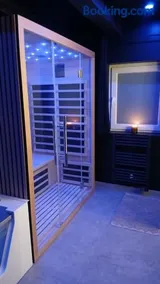 Love room Saphir- Balnéo & Sauna Privés - Image 2