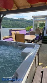 Jenny's Bay with Hot Tub - Image 2