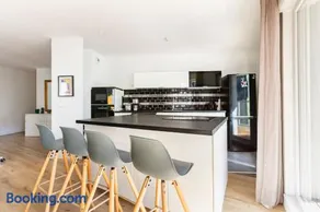 Grand appartement , Paris la Défense Arena, 50 mètres de la gare, 15 min Champs elysées - Image 3