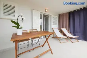 Little room with outdor patio - Image 1