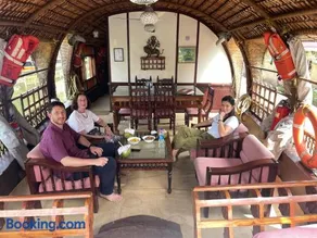Thara's Houseboat - Image 4