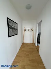Moderne Wohnung mit Garten - Image 1