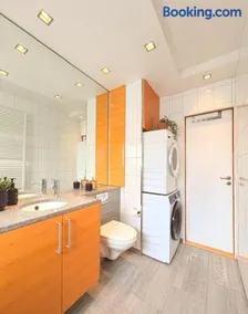 Great location in Reykjavík, sleeps 6, free parking - Image 4