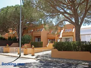 Casas adosadas en Platja de Pals by Apartaments Golf - Image 1