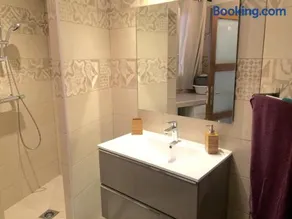 Appartement rénové aux portes de St tropez - Image 2