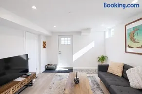 Spacious 1BR Basement w Parking -30 mins to Downtwn TO - Image 2