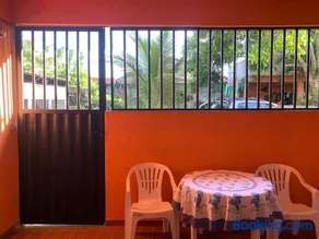 Conforto e simplicidade! Casa top com garagem, cozinha, banheiro e quarto - Image 2